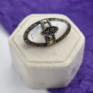 Mother of pearl brooch, small elegant MOP collar pin